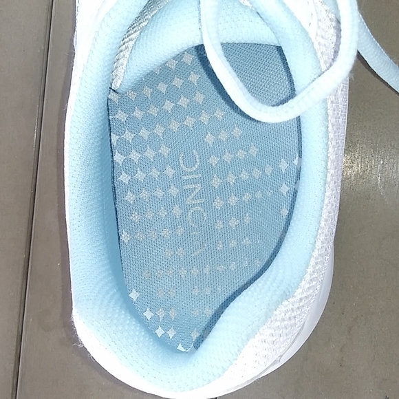 VIONIC Kona Sneakers - Picture 5 of 12